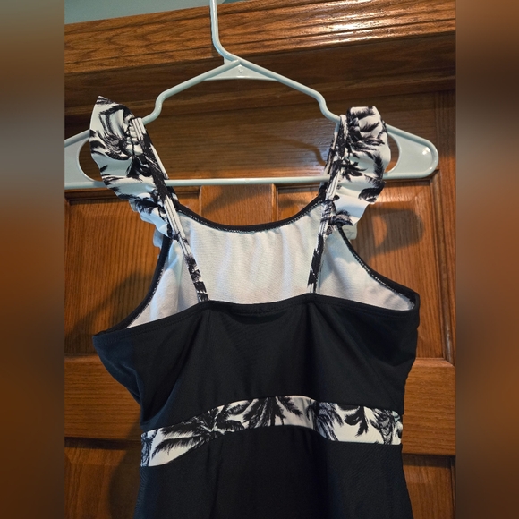 CALI WAVES, Girl's Size XL swimsuit, one piece, black and white, Never Worn - Picture 5 of 7